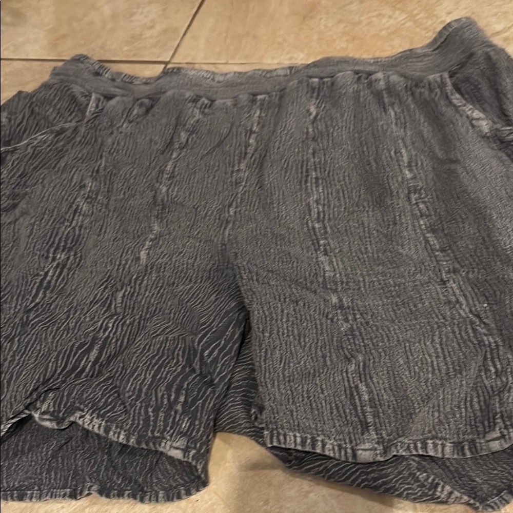Studio West Gray Bermudas Casual Style distressed look